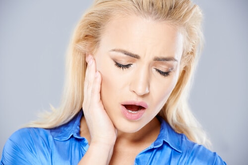 Woman in pain because of her cavities